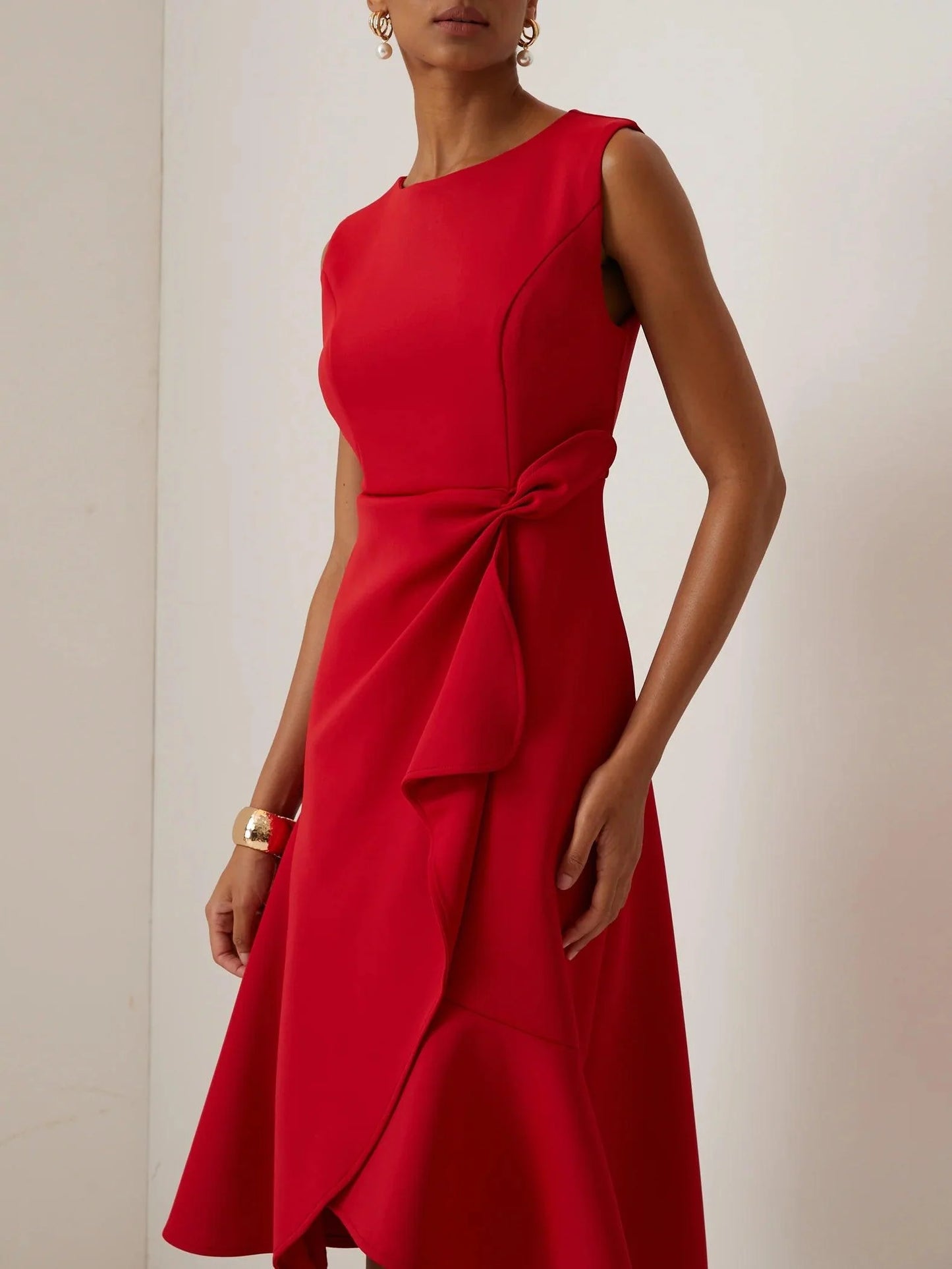 Elegant Draped Sheath Midi Dress for Women with Boat Neck Sleeveless Ruffle Hem Cocktail Style