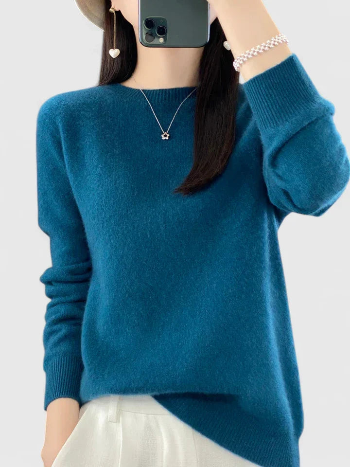 Comfortable Knit Sweater for Women with Round Neck Long Sleeve Relaxed Oversized Style