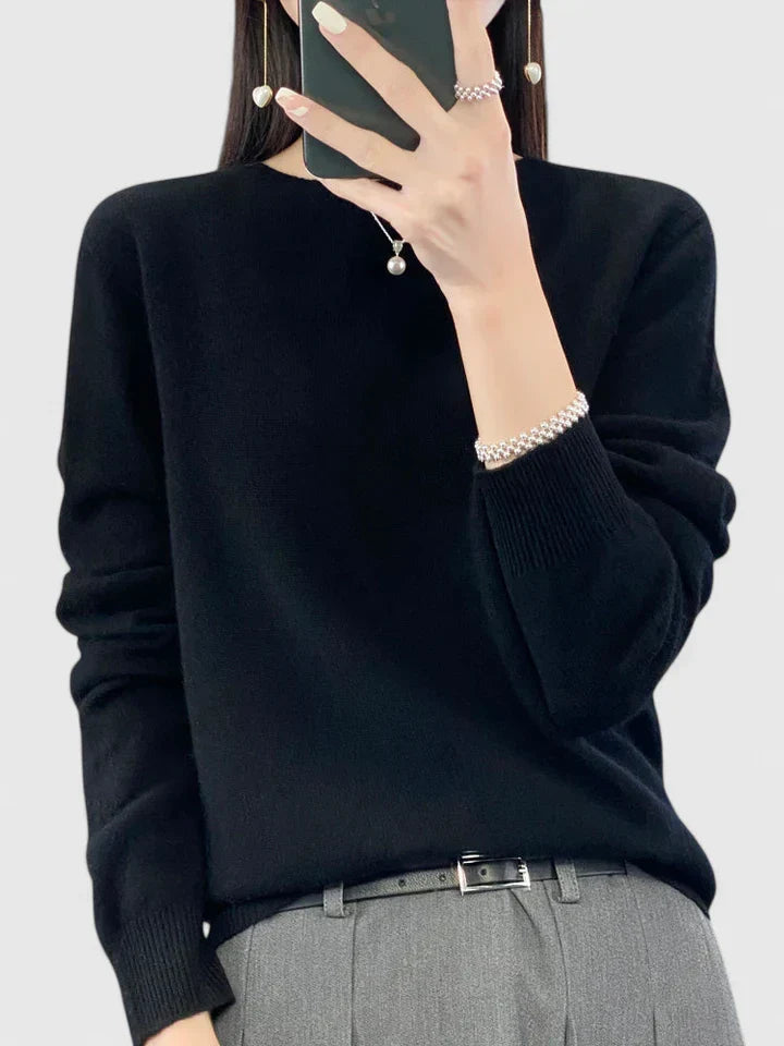 Comfortable Knit Sweater for Women with Round Neck Long Sleeve Relaxed Oversized Style