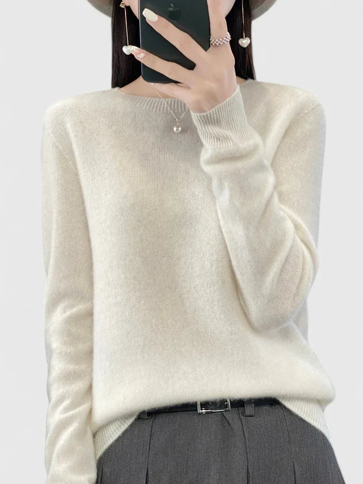 Comfortable Knit Sweater for Women with Round Neck Long Sleeve Relaxed Oversized Style